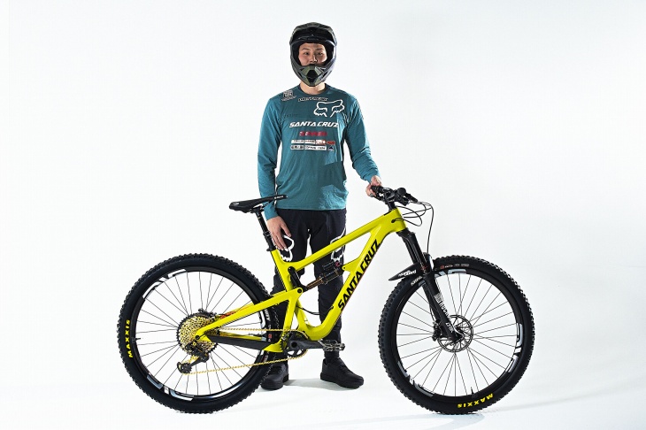 エンヴィが全日本ダウンヒル王者 井本はじめ(SRAM/SANTACRUZ)に新型Mシリーズを供給