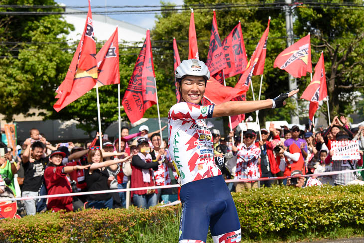 ブリッツェンサポーターと共にオノデライダーポーズ