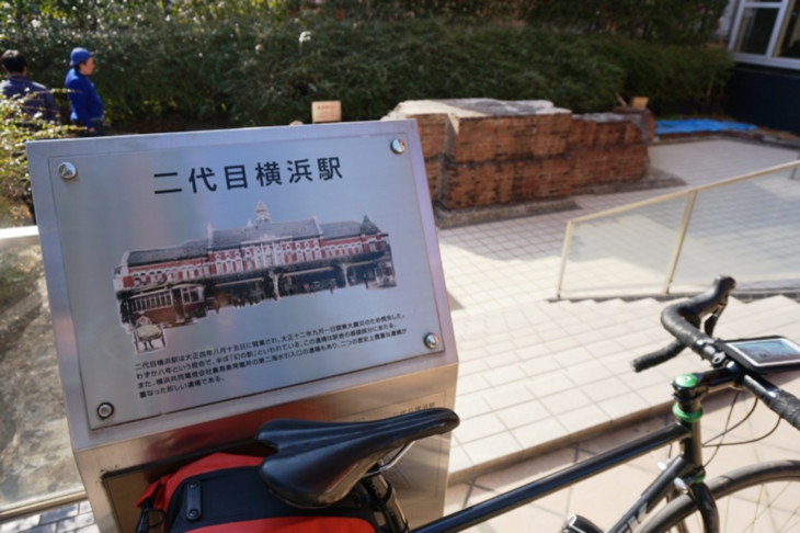 関東大震災で倒壊した為、わずか8年で役割を終えてしまった2代目横浜駅の遺構。ちなみに初代は現在の桜木町駅がそれに当たります