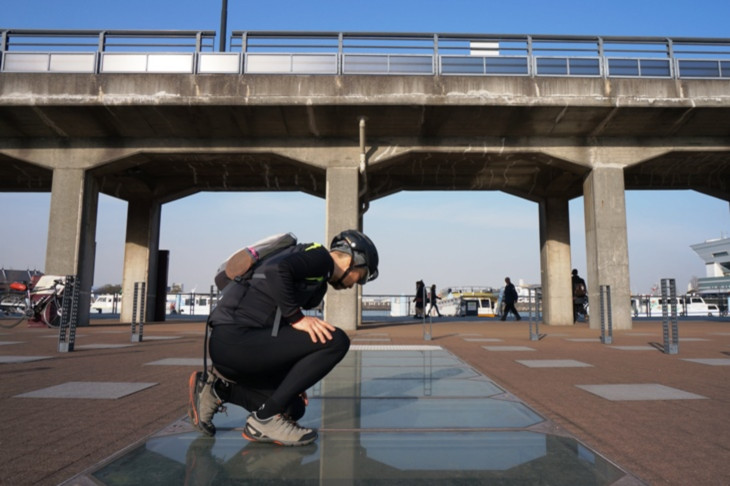 横浜大さん橋を横切る山下臨港線跡(現・山下臨港線プロムナード)の下には、明治の貨物線跡が眠っていました