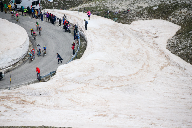 雪が残る1級山岳グランサッソ・ディタリアを登る