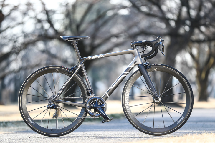 試乗の機会を得たALPES D'HUEZ 1 LTD AKTIV(試乗時はホイールを交換)