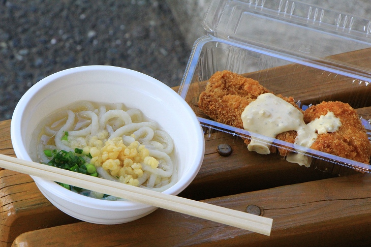 魚うどんとフライ　なかなかユニークな味でした