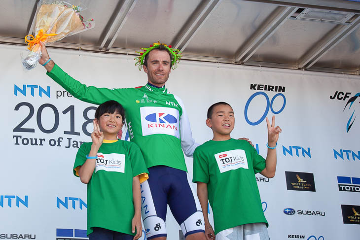 南信州ステージを制したトマ・ルバ(キナンサイクリングチーム)が個人総合首位