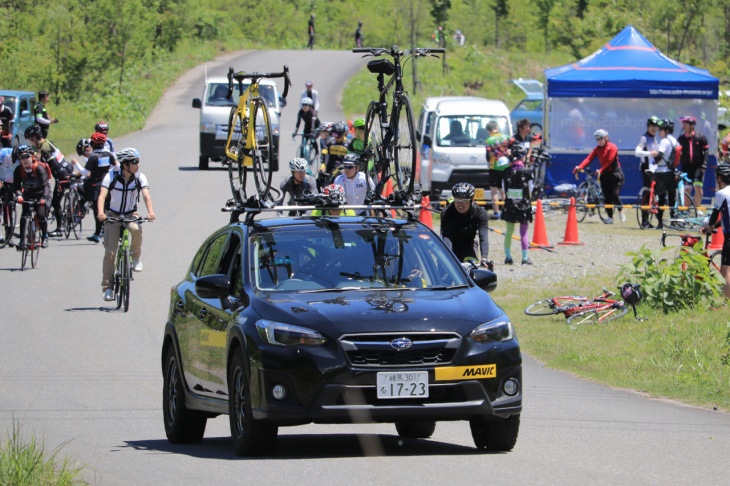 コース上にはマヴィックカーが巡回しており、メカトラブルに対応してくれる