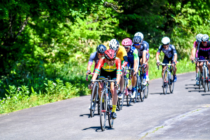 ステージ2 リーダージャージを着るチームメイトのためにメイン集団を牽引する高橋伸成(FIETS GROEN日本ロボティクス)