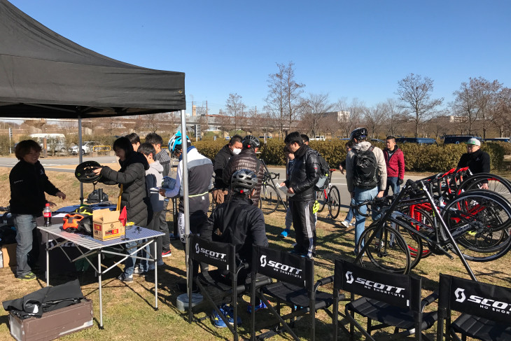 スコットバイクの試乗会が荒川彩湖公園で開催される