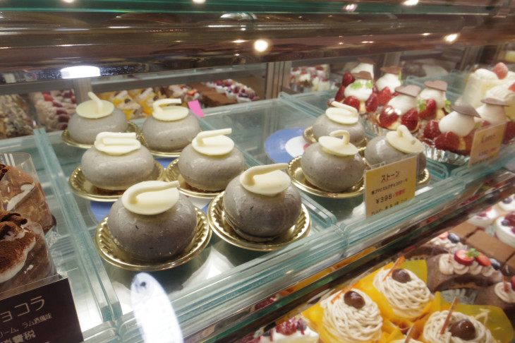 あった!カーリングケーキ!チョコムース入りのゴマ味で想像以上に美味だった。
