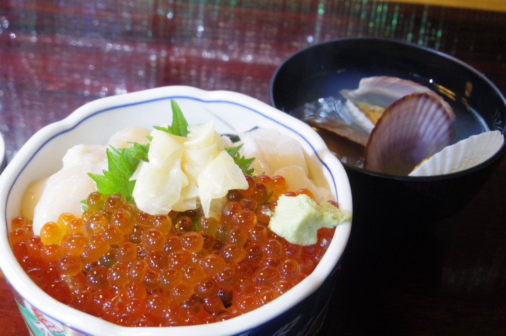 いくら×特産品のほたて丼。甘くて、感動もののおいしさ！松寿しにて。