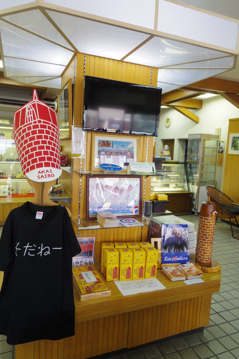 「赤いサイロ」が大ブレイク中の清月。やはりここにもあのTシャツが!