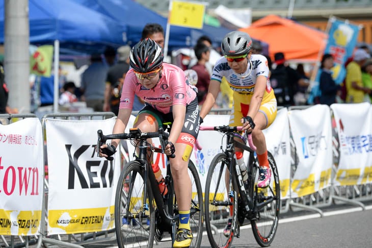 Fクラスタ レース序盤から伊藤杏菜(Live GARDEN BICI STELLE)と唐見実世子(弱虫ペダルサイクリングチーム)の2人が先行