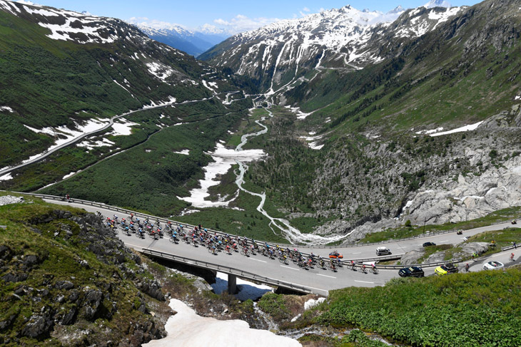 スイスを代表する2つの超級山岳を越える