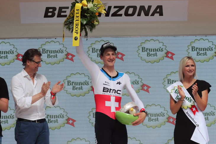 スイスTTチャンピオンのシュテファン・キュング（スイス、BMCレーシング）がステージ優勝