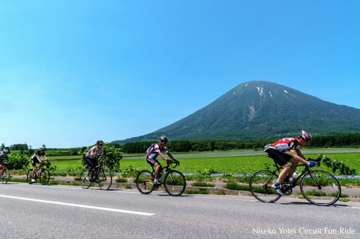 ニセコにそびえる羊蹄山の周りを一周するニセコ羊蹄山一周ファンライド