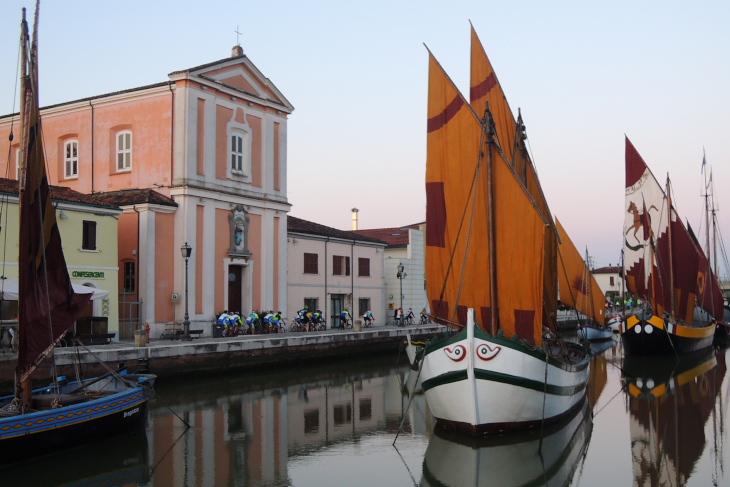 チェゼナーティコは運河がある港町。様々な帆船が展示されている