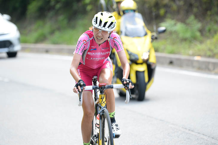 女子エリート 最終周回、単独2位走行する金子広美(イナーメ信濃山形)