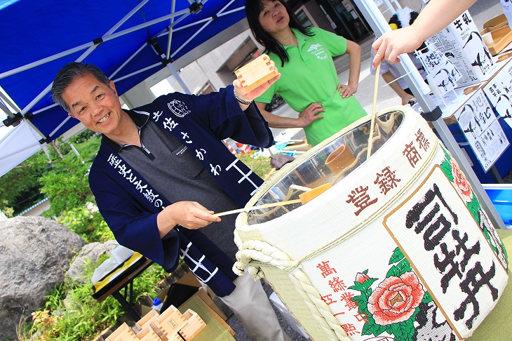 佐川町役場エイドではなんといきなり酒樽が登場！