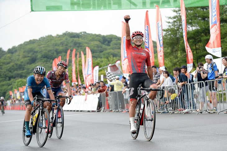 スプリントを制した窪木一茂が優勝