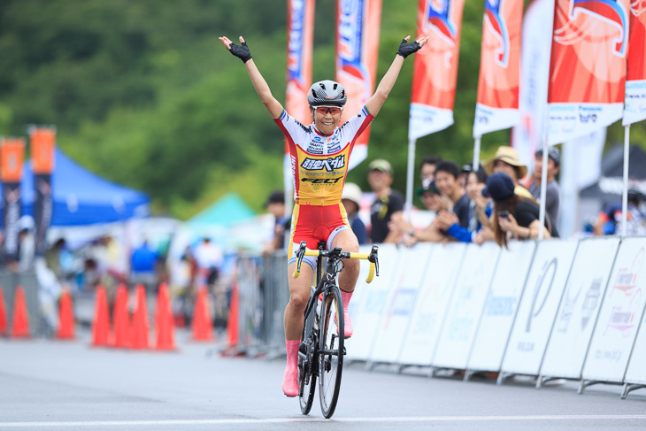 Fクラスタ　唐見実世子（弱虫ペダルサイクリングチーム）が序盤から逃げ切って優勝