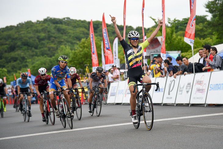 E3 中村弦太（eNShare Cycling Team）が優勝