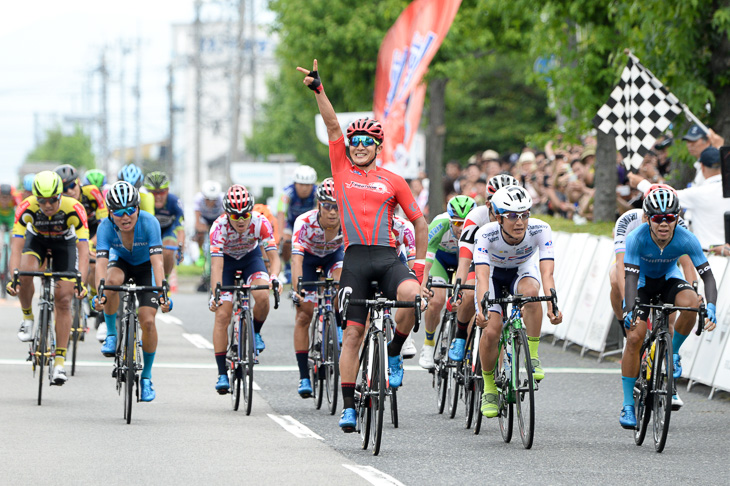 2日連続でスプリント勝負を制した窪木一茂（チームブリヂストンサイクリング ）