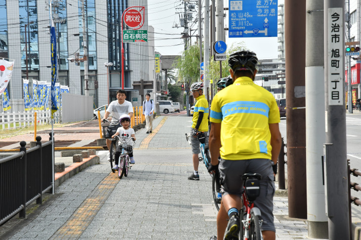 歩道は常に徐行。それでも安全が確保できないなら一旦停止する