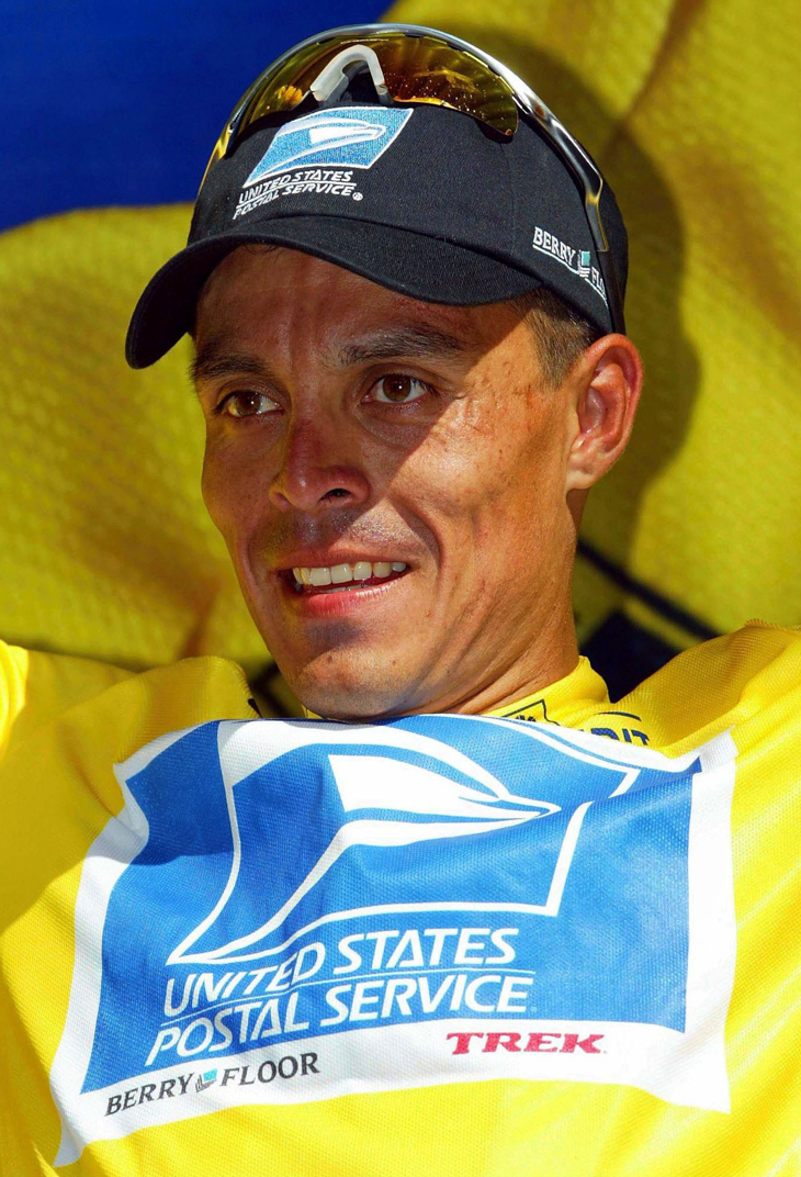 2003年ツール・ド・フランスでマイヨジョーヌを着たビクトル・ウーゴペーニャ（コロンビア）