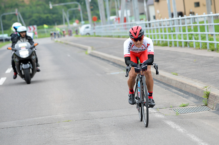 90km付近から飛び出した雑賀大輔（湾岸サイクリングユナイテッド）