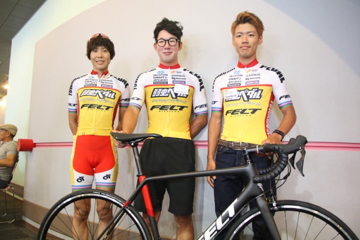 弱虫ペダルサイクリングチームの前田公平選手、岩崎昌雲選手、唐見実世子選手