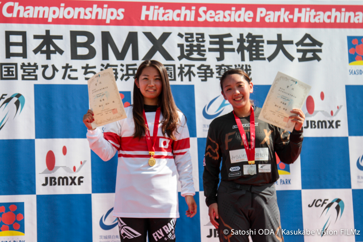 エリート女子ポディウム 優勝:瀬古遥加(三重県/IRC TIRE)、2位:朝比奈綾香(大阪府)