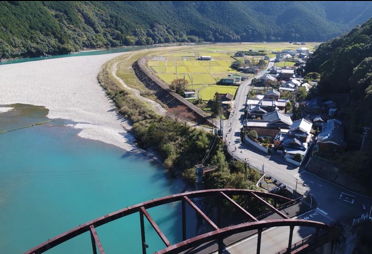 田舎の原風景の中を駆け抜ける「ライドオンすさみ」