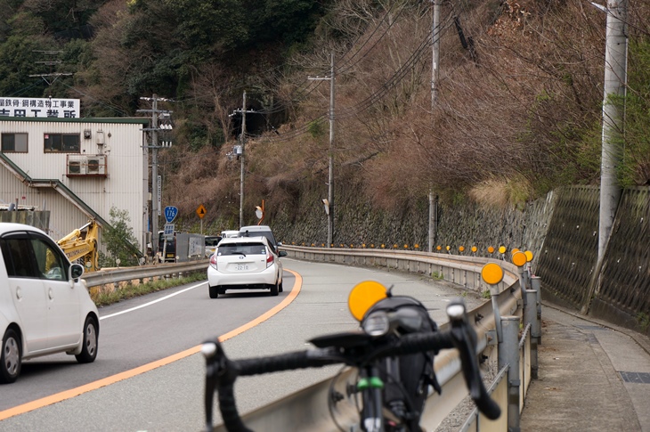 武庫川の上流に向かい国道176号を走っていると、さっそく現れた旧線遺構に期待が高まります♪♪