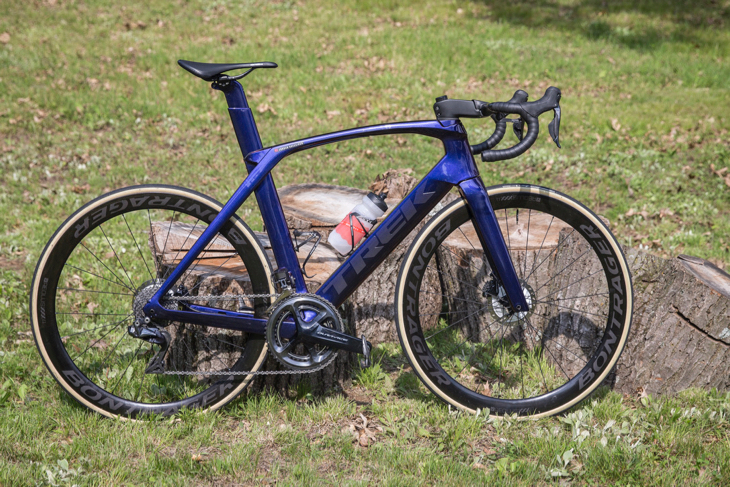 ジョーダン氏のMadone SLR Disc。H1フィットを再現できる-14度ステムに変更されていることに注目