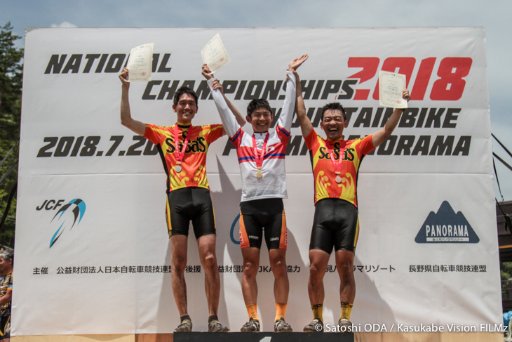 マスターズ30表彰式　優勝：品川真寛 （TEAM YOUCAN）、2位：平賀俊郎（サッサーズ）、3位：田村竜樹（サッサーズ）