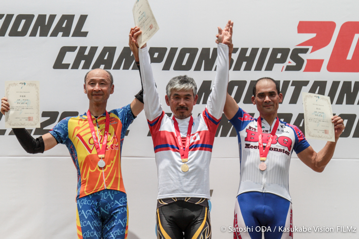マスターズ50表彰式 優勝:有持真人(Team ARI)、2位:澤田泰征(VOLCAオードビーBOMA)、3位:牧野元(B・B・Q Masters)