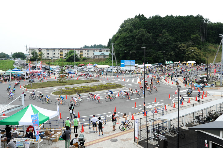 JR片岡駅前のロータリーがコースの一部（写真はE1）