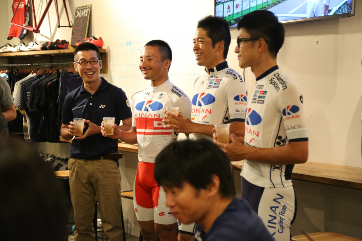 山本元喜の全日本ロード優勝祝勝会がCROSS COFFEEで開催された