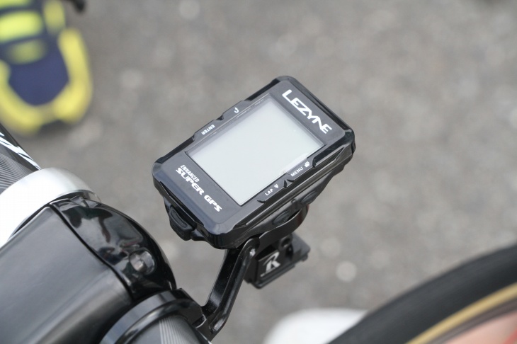 サイクルコンピューターはレザインのSUPER GPS