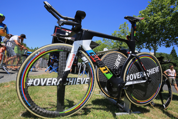 トム・デュムラン(オランダ)が駆る、アルカンシエルに塗り分けられたTRINITY ADVANCED PRO TT