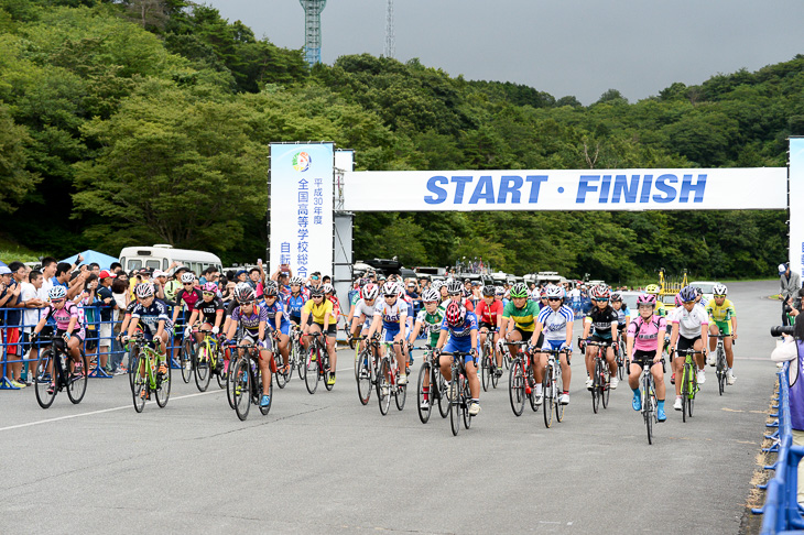 朝7時30分 インターハイ初の女子ロードレースがスタート