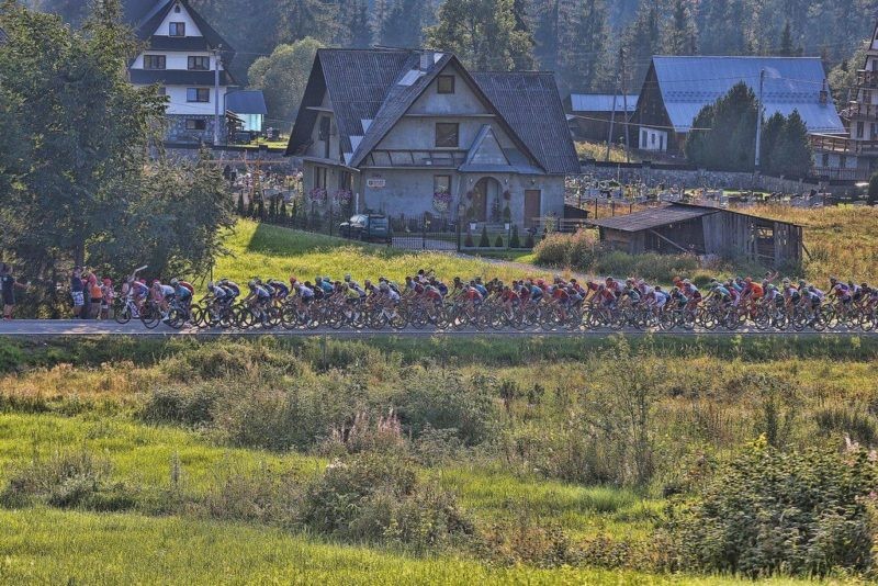 ポーランド南部の山岳地帯を走る