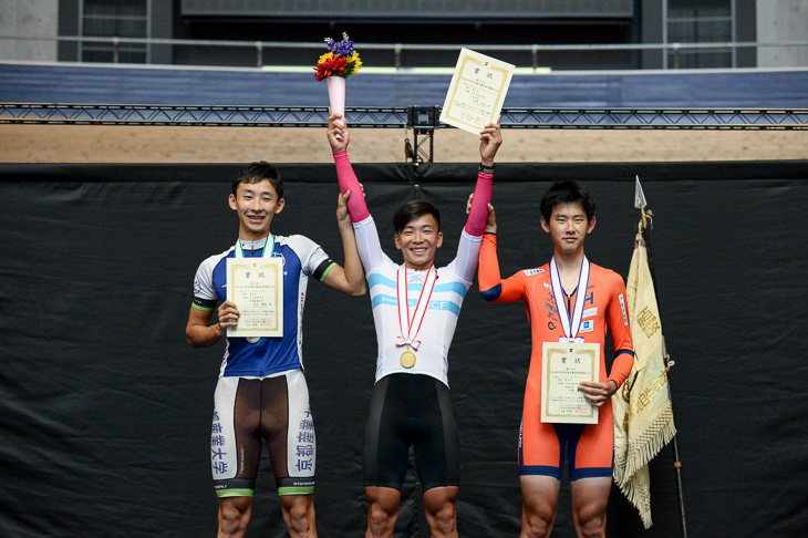 2018年インカレで4kmインディヴィデュアルパーシュートなど３種目で優勝した貝原涼太（写真中央）