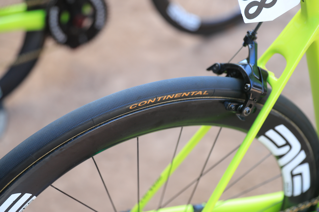 パヴェ用タイヤはコンチネンタルのCOMPETITION LTD RBX(28mm)