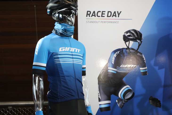 よりタイトフィットとなったRACE DAYコレクションのアパレル