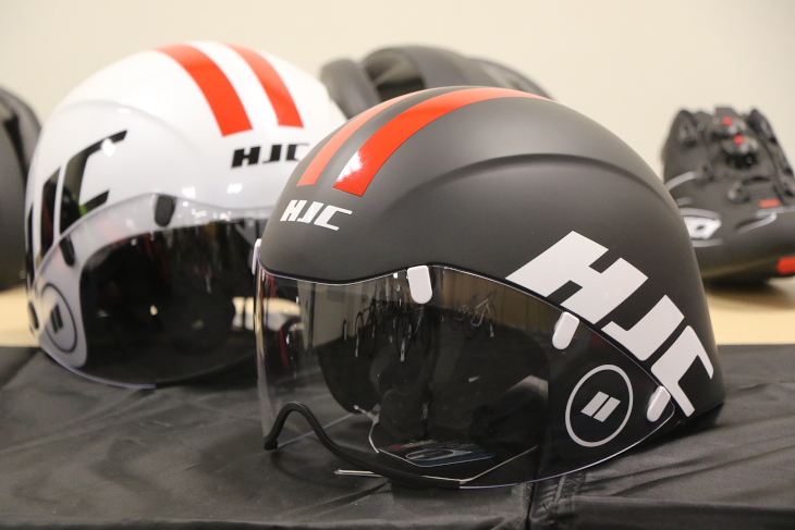 オートバイヘルメットで得たテクノロジーを投入したTT用ヘルメットAdwatt