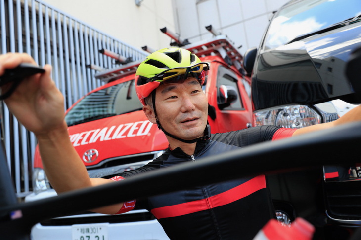 佐藤修平氏(スペシャライズド・ジャパン):SBCU(販売店向けの講習や、一般向けに製品の解説、普及活動を行う部門)担当としてブランドを隅から隅まで知り尽くすMr.スペシャライズド。ロードレースやシクロクロスにも積極的に取り組む