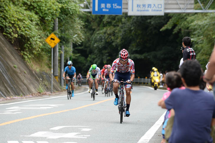 残り1kmから続く激坂「カルストベルク」