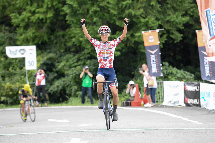 山口カルストロードを制した増田成幸（宇都宮ブリッツェン）が優勝