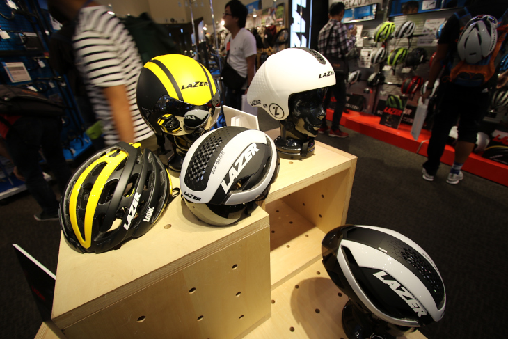 ロットNLユンボがレースで使用するレイザーのヘルメットたち