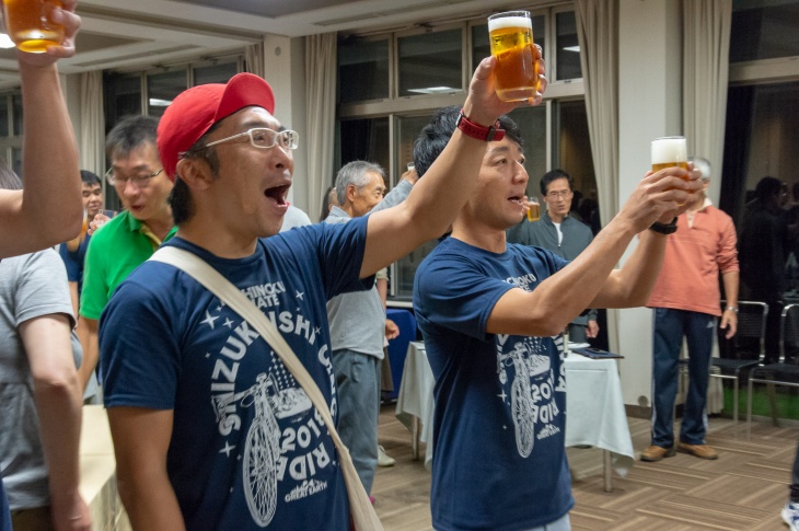 乾杯して楽しい前夜祭「銀河ナイト」が始まった